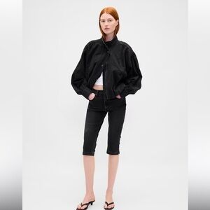 GAP Black Mid Rise Capri jeans size 4